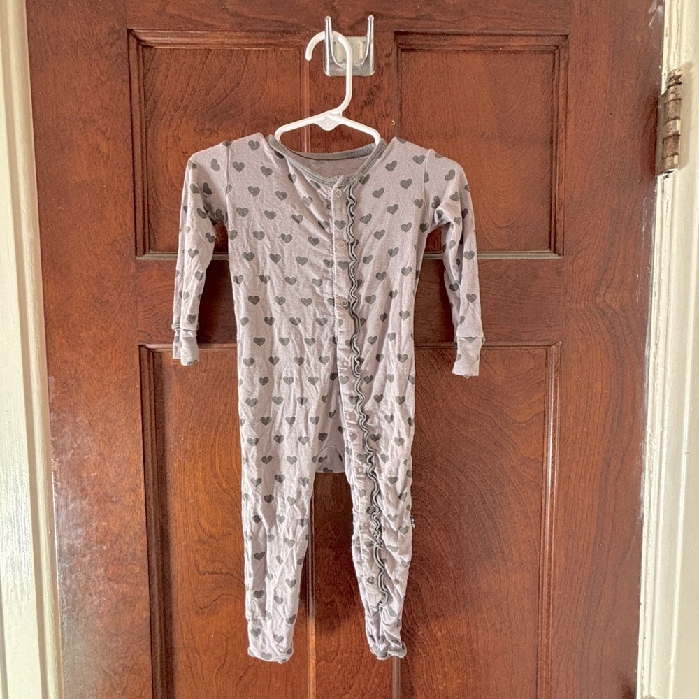 Kickee Pants 12-18mo Gray Ruffle Heart Print LS/Lpant Button-Up OnesiewBackflap